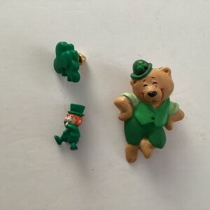 Vintage Hallmark Pins St.Patrick Day Dancing Bear & Leprechaun with Balloons